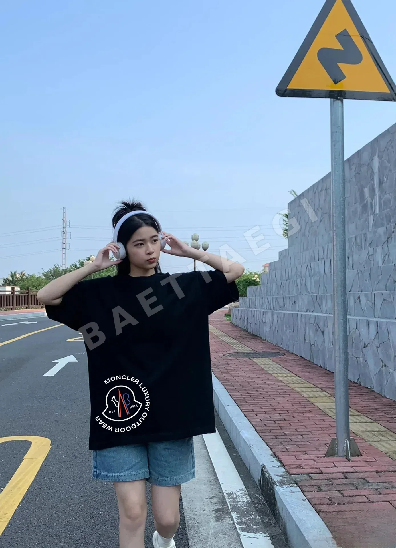 몽클레르 여성 로고 반팔 티셔츠 상세 이미지 4
