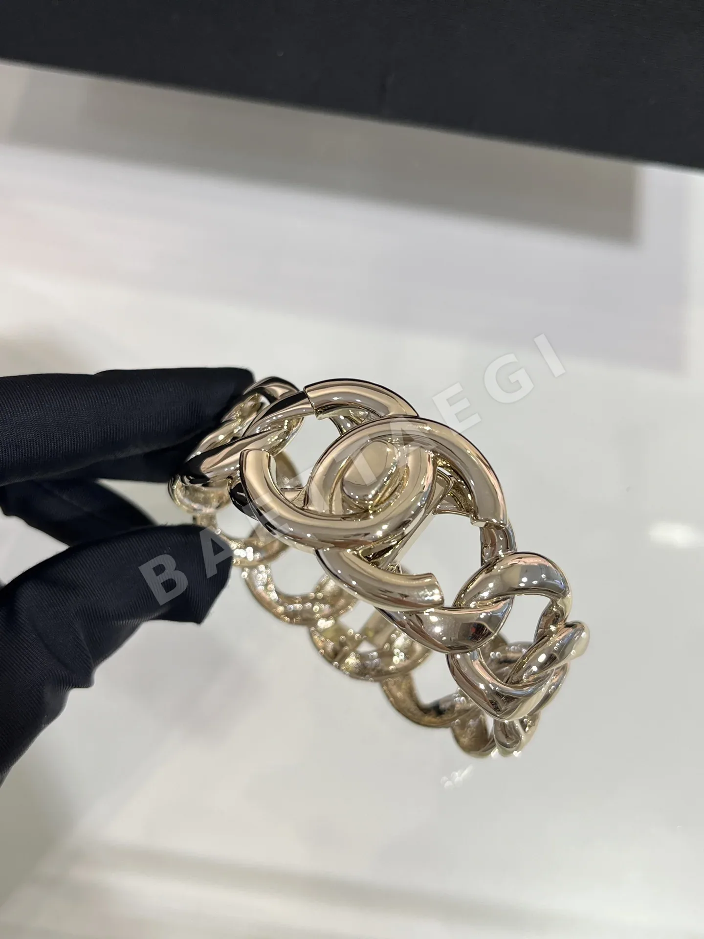 샤넬 더블 C 골드 체인 팔찌 153826