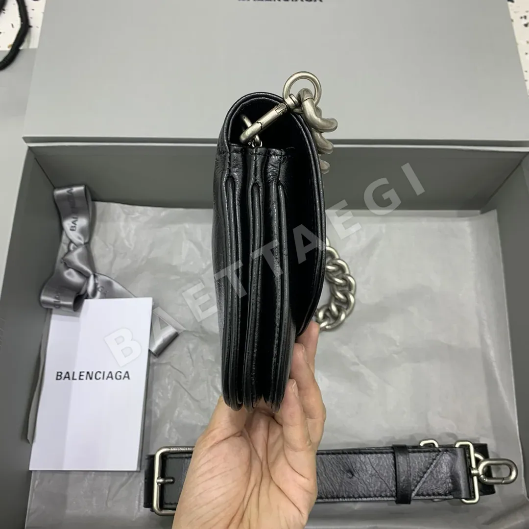 발렌시아가 BB 소프트 플랩 백 상세 이미지 3