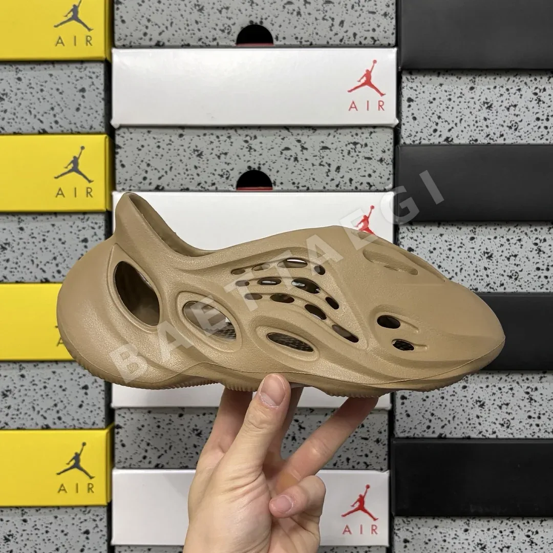아디다스 [LW] 이지 폼 RNR GV6842 200649 Adidas Yeezy Foam RNR Clay Taupe 상세 이미지 7