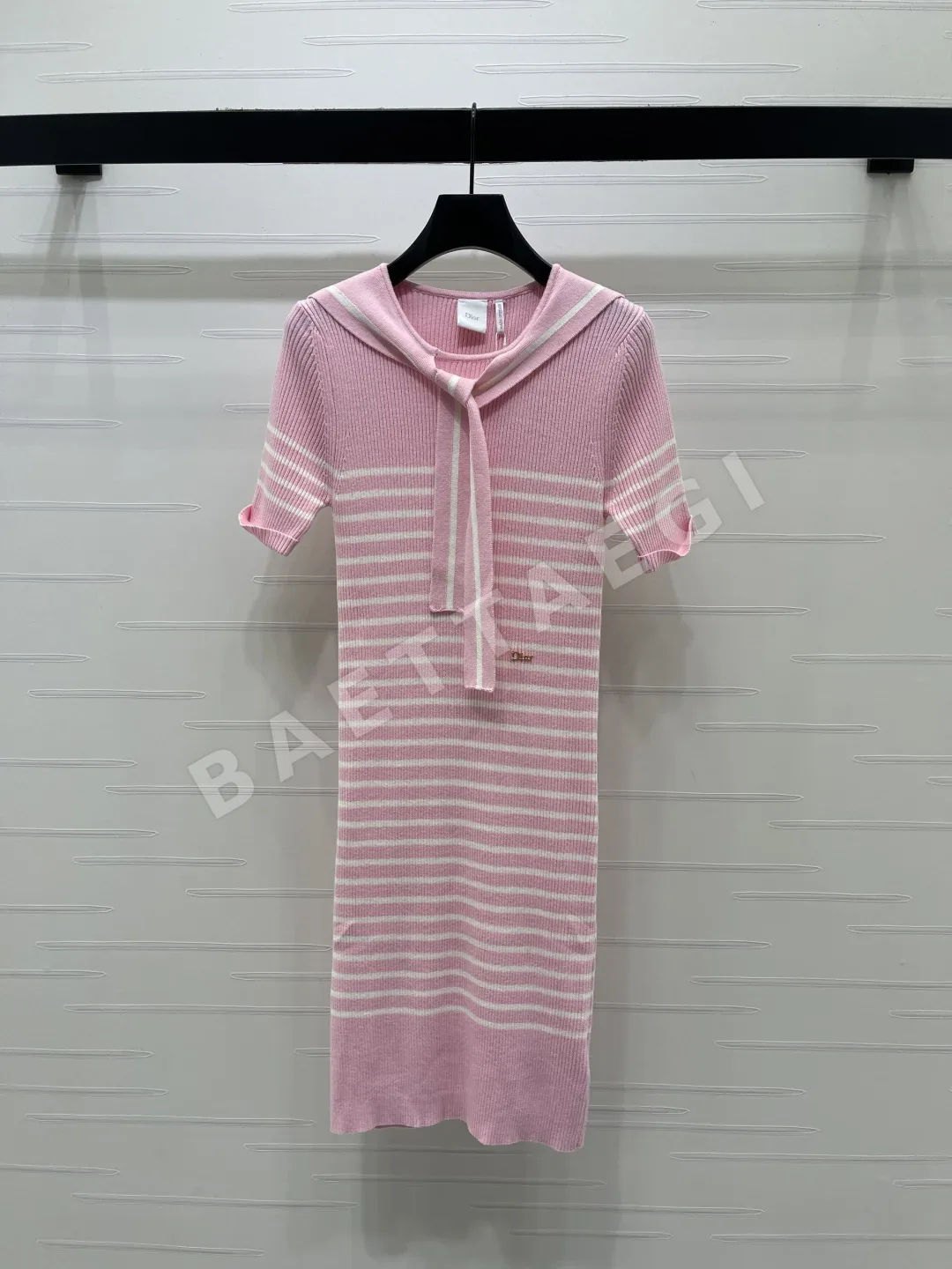 디올 숄 카라 스트라이프 니트 반소매 원피스 92451