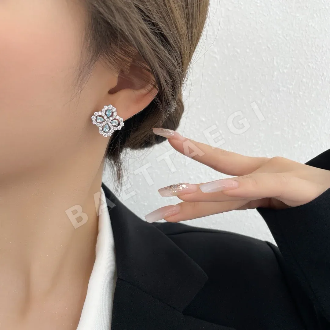 해리윈스턴 화이트 컬러 루프 귀걸이 상세 이미지 5
