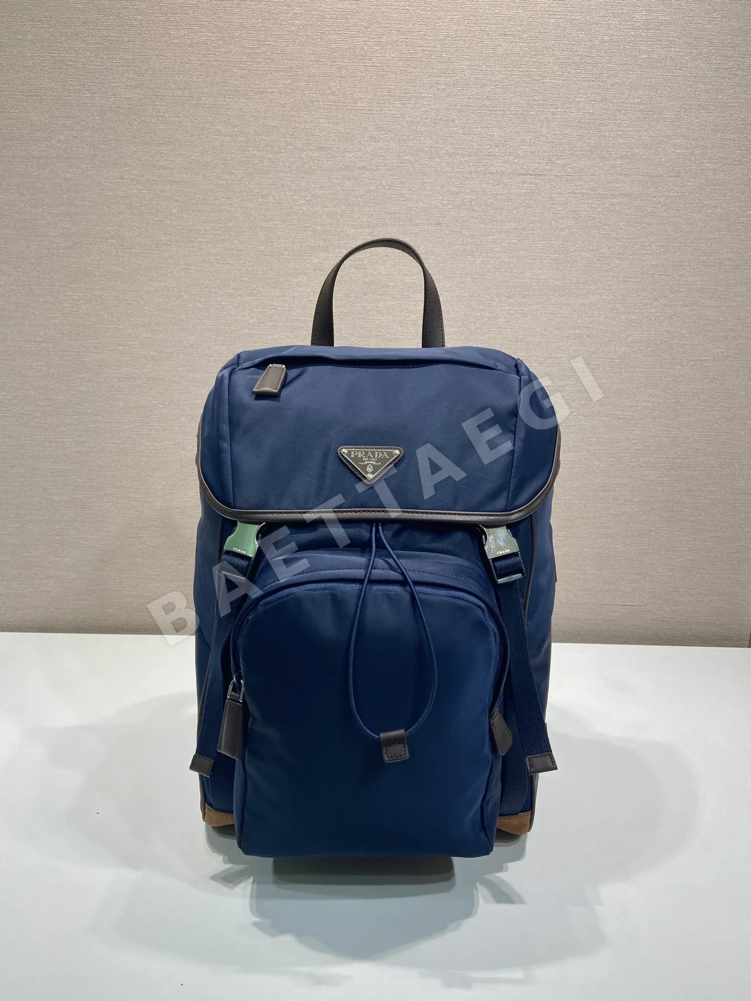 프라다 황소가죽 포인트 나일론 백팩 2VZ135
