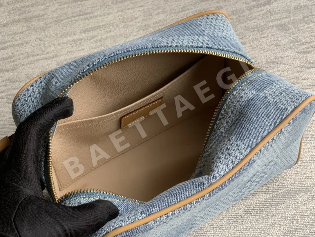 루이비통 로커 도프킷 코스메틱 클러치 가방 M83112 상세 이미지 9