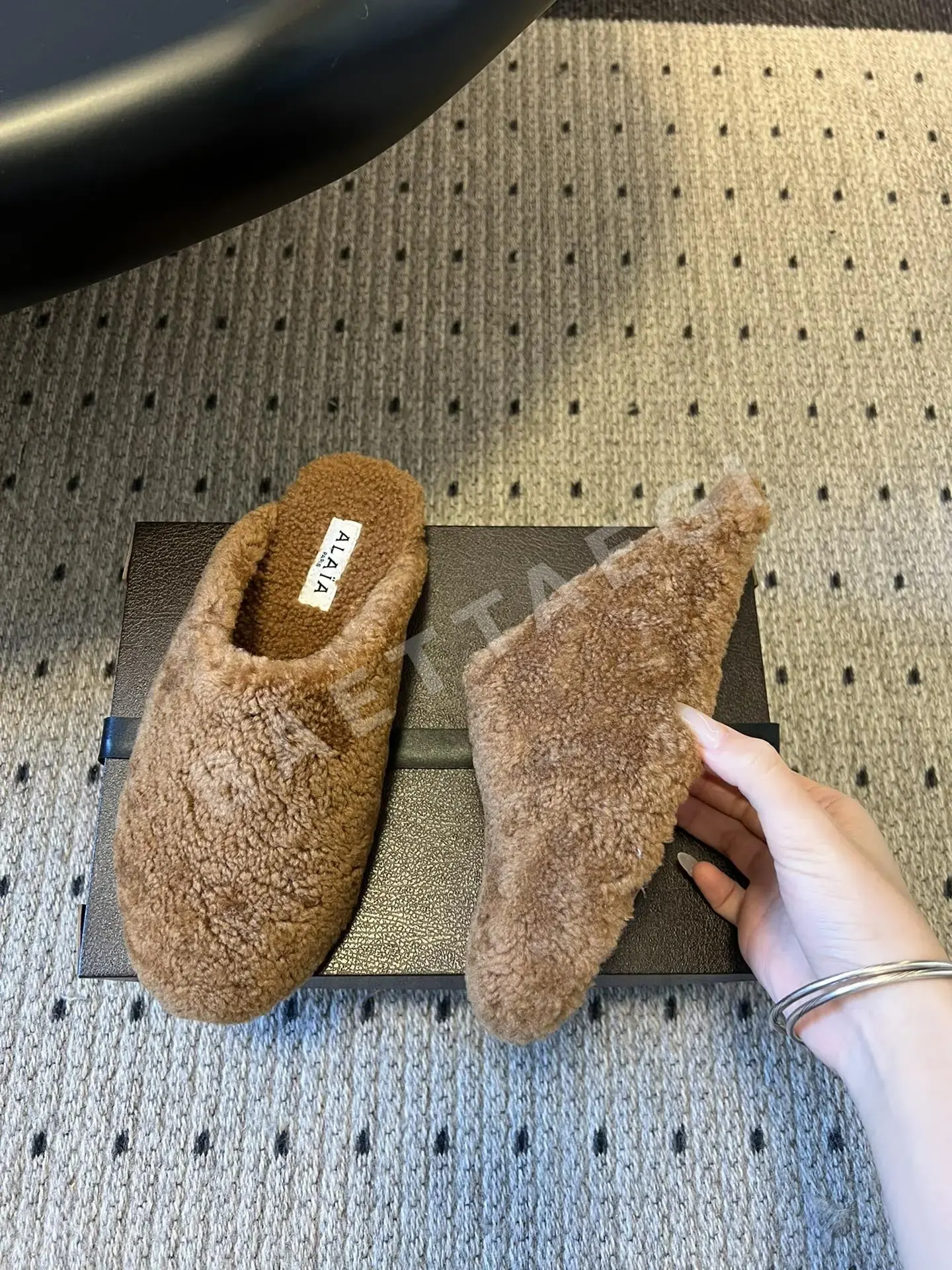 알라이아 램울 퍼 뮬 슬리퍼 상세 이미지 3