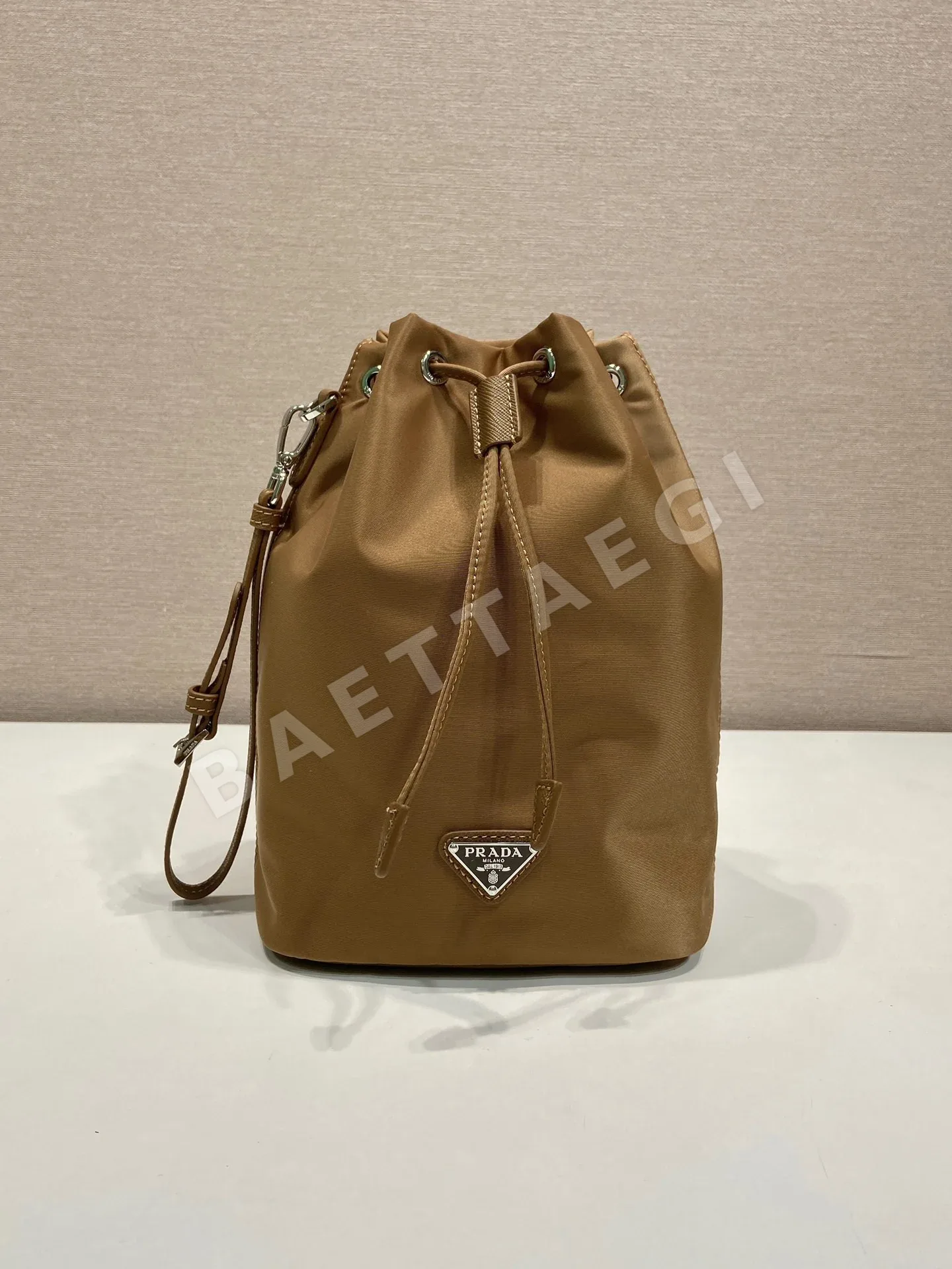 프라다 복조리 나일론 클러치백 67952