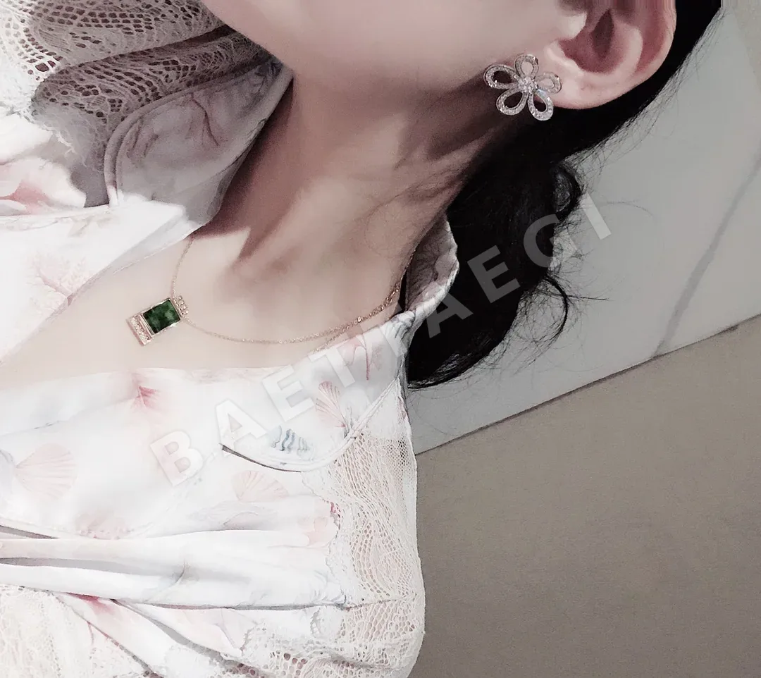 반클리프앤아펠 플라워 다이아몬드 귀걸이 상세 이미지 5