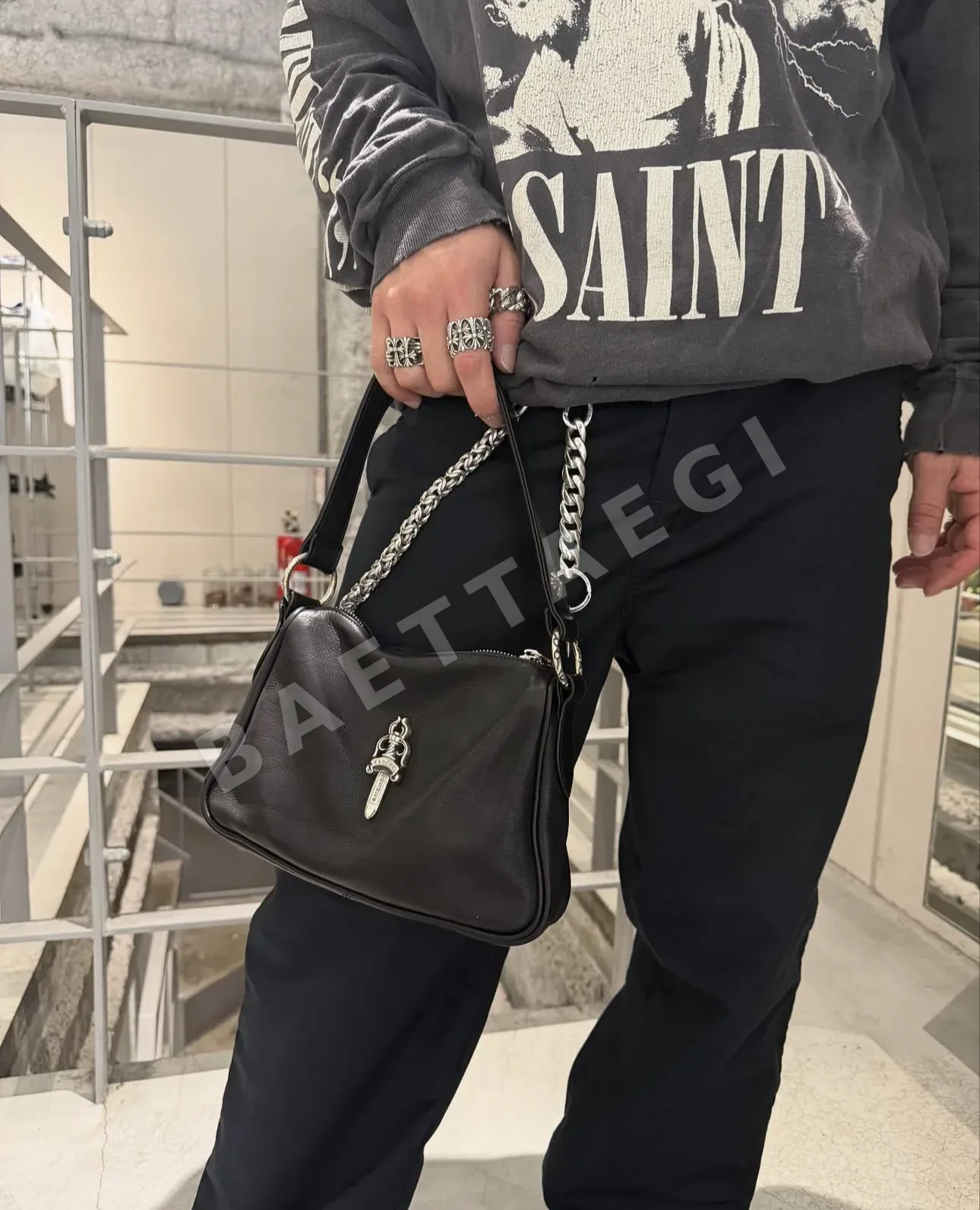 크롬하츠 소가죽 옆주머니 가방 상세 이미지 5