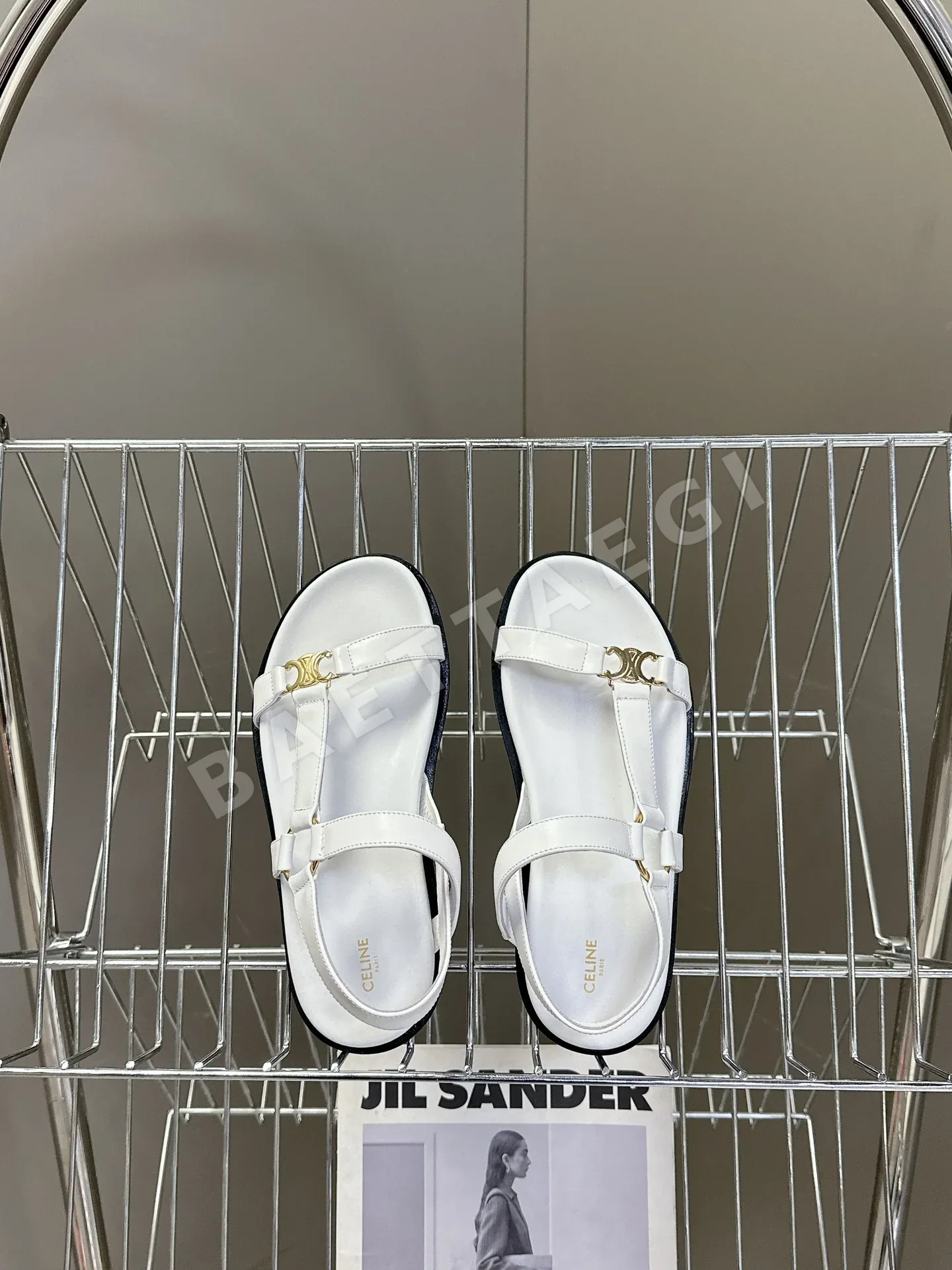 셀린느 개선문 비치 샌들 상세 이미지 6