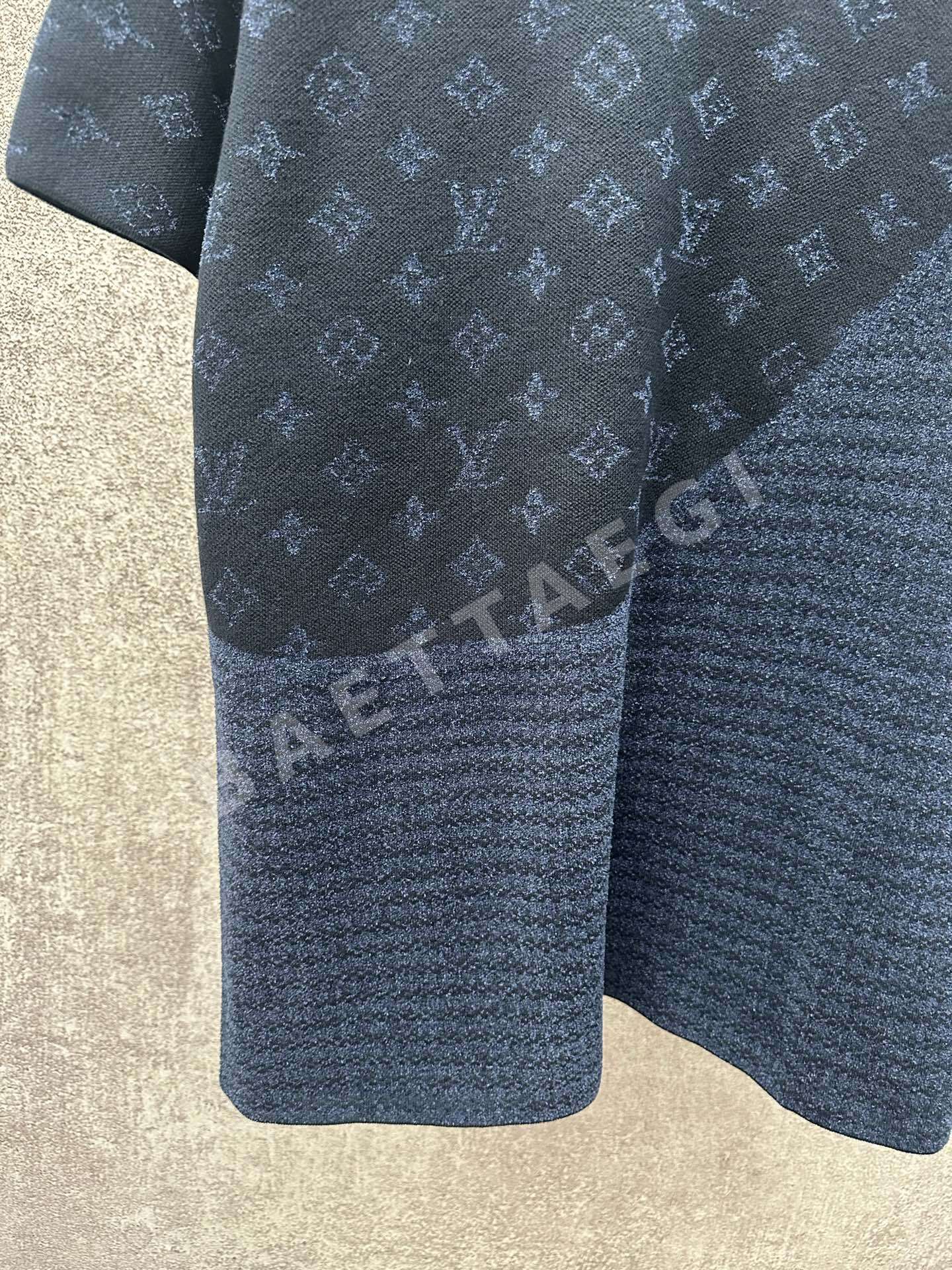 루이비통 크루넥 로고 프린트 남성 반팔 티셔츠 상세 이미지 8