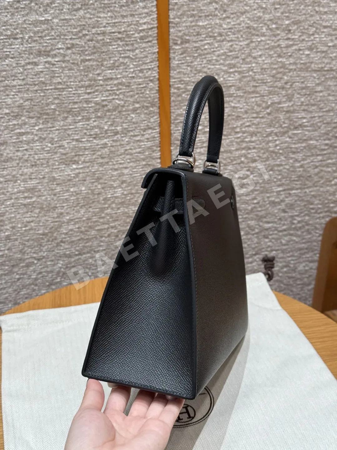 에르메스 켈리 25 블랙 실버 하드웨어 가방 상세 이미지 4