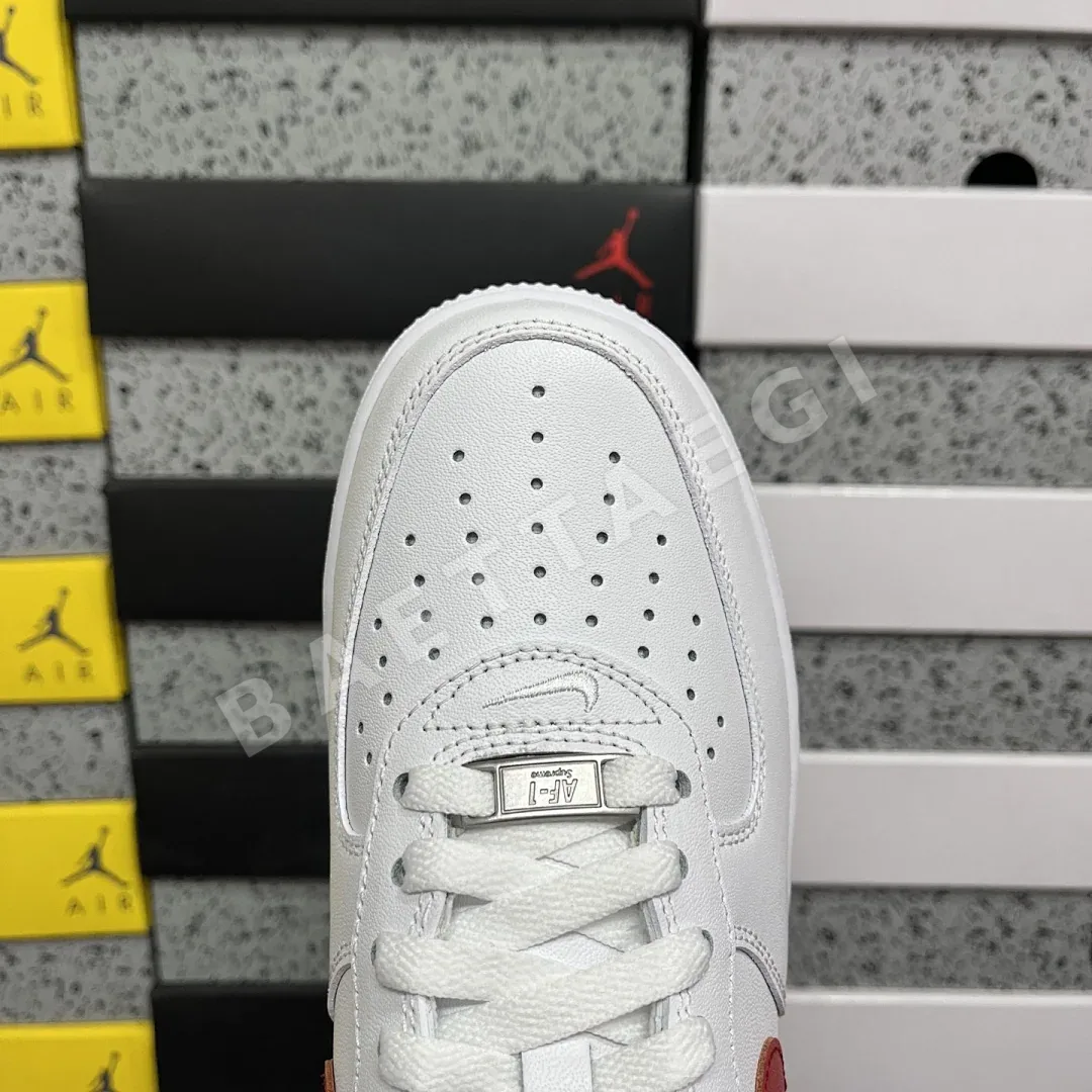나이키 [G] 에어 포스 1 로우 화이트 레드 CU9225-101 201037 Nike Air Force 1 Low Supreme 상세 이미지 12