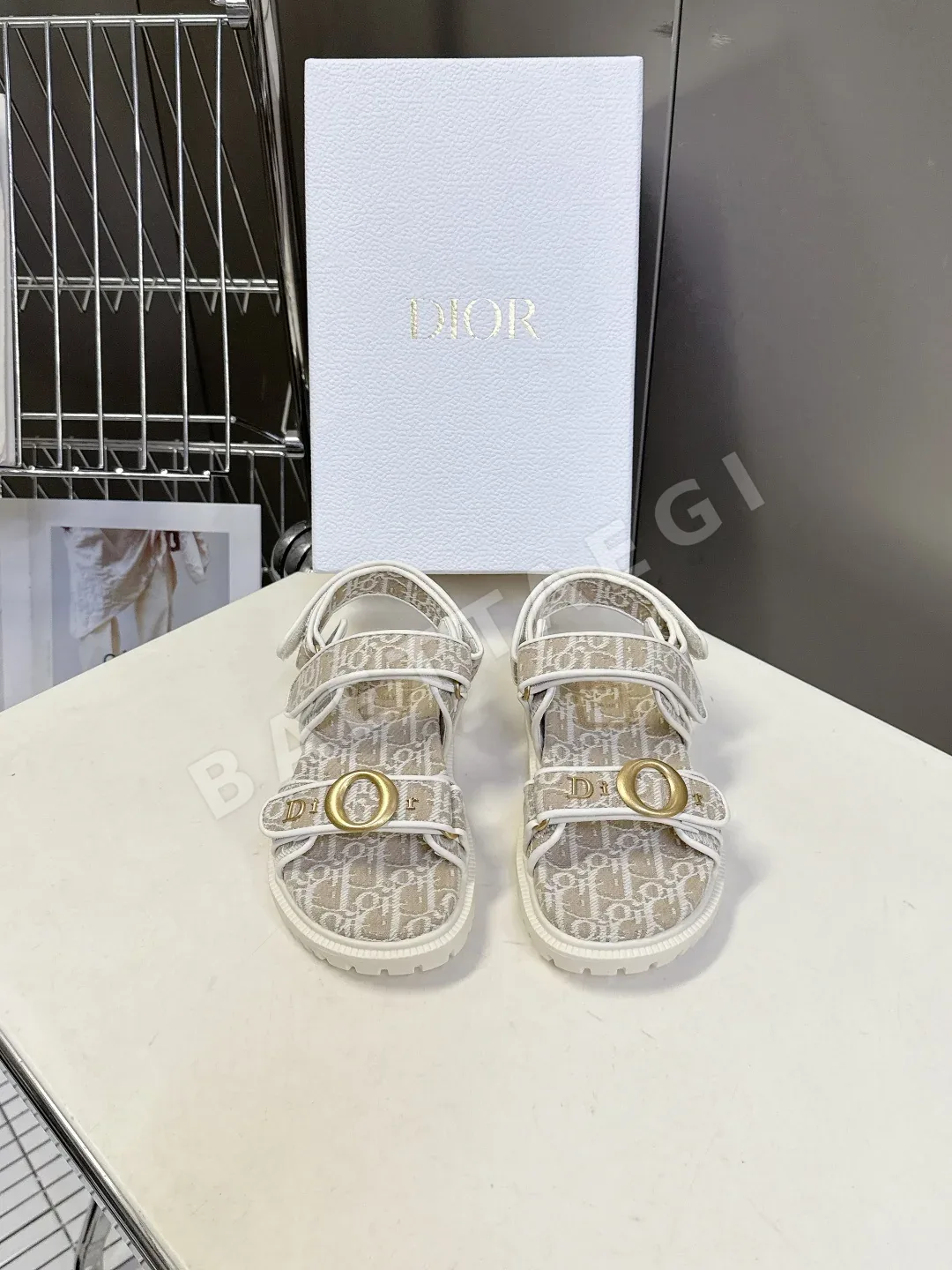 디올 벨크로 메시 샌들 98378