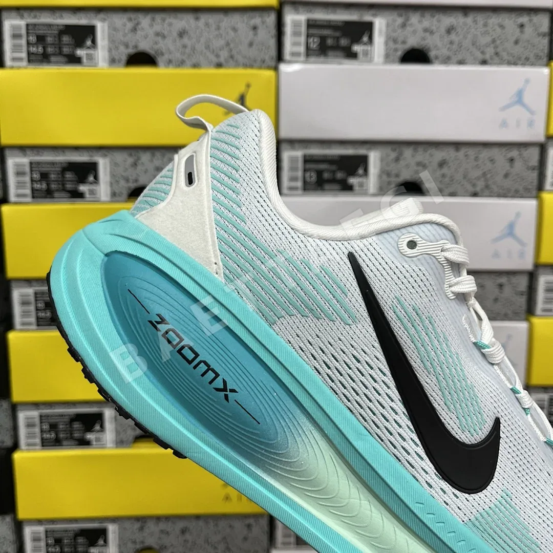 나이키 줌 보메로 18 HM6803-103 201106 Nike Zoom Vomero 18 상세 이미지 2