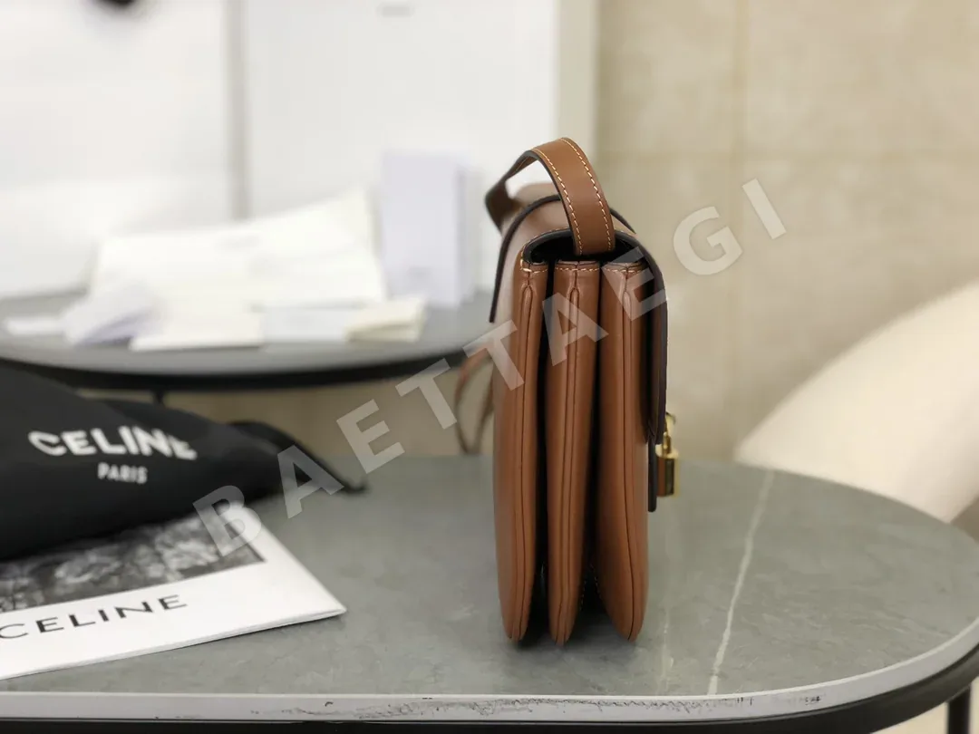 셀린느 타부 가죽 숄더백 상세 이미지 3