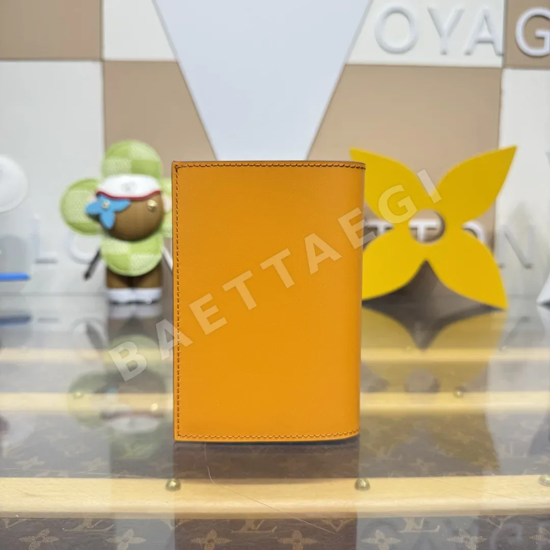 루이비통 클래식 가죽 여권 지갑 상세 이미지 3