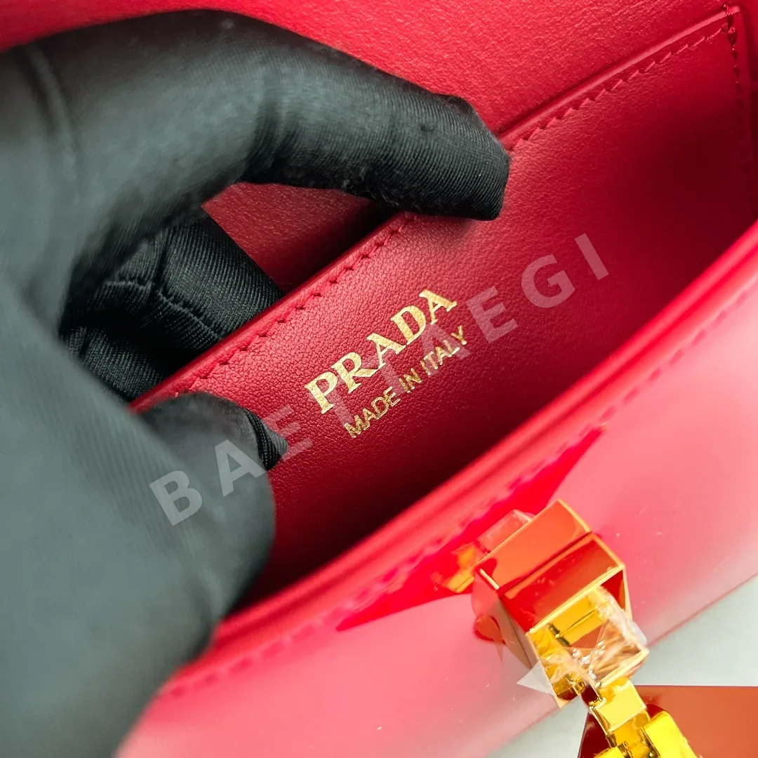 프라다 특허 가죽 숄더백 1BD339 상세 이미지 9