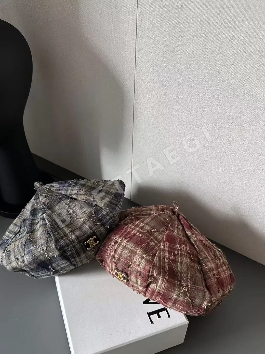 셀린느 체크 패턴 베레모 상세 이미지 4