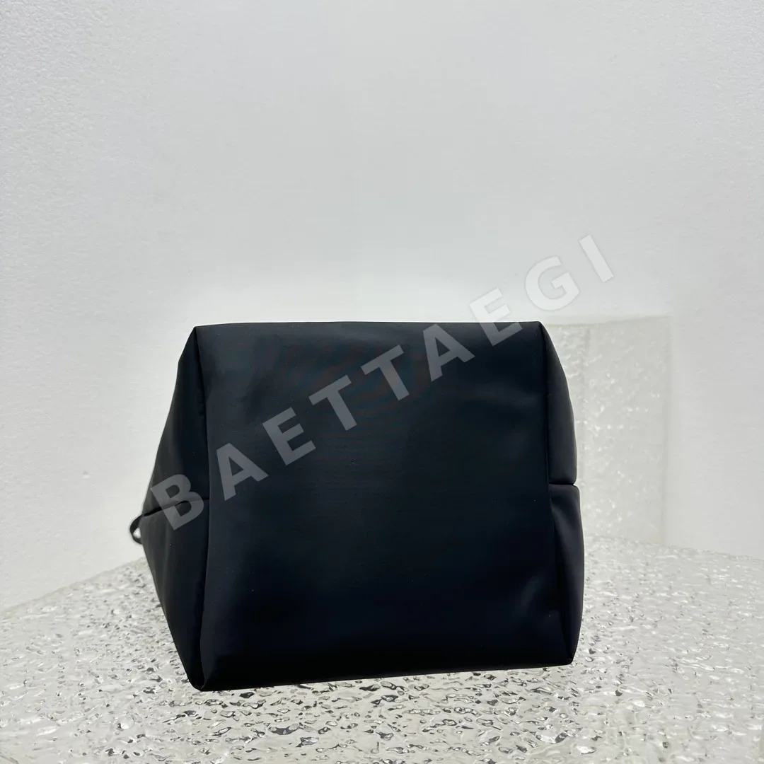 더로우 나일론 버킷 토트백 상세 이미지 5