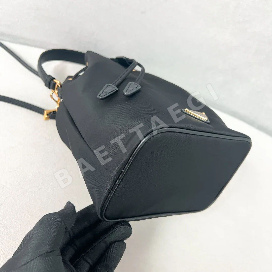 프라다 나일론 버킷백 1BE067 상세 이미지 7