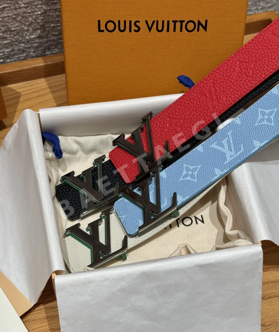 루이비통 40mm 모노그램 엠보싱 양면 소가죽 벨트 173225