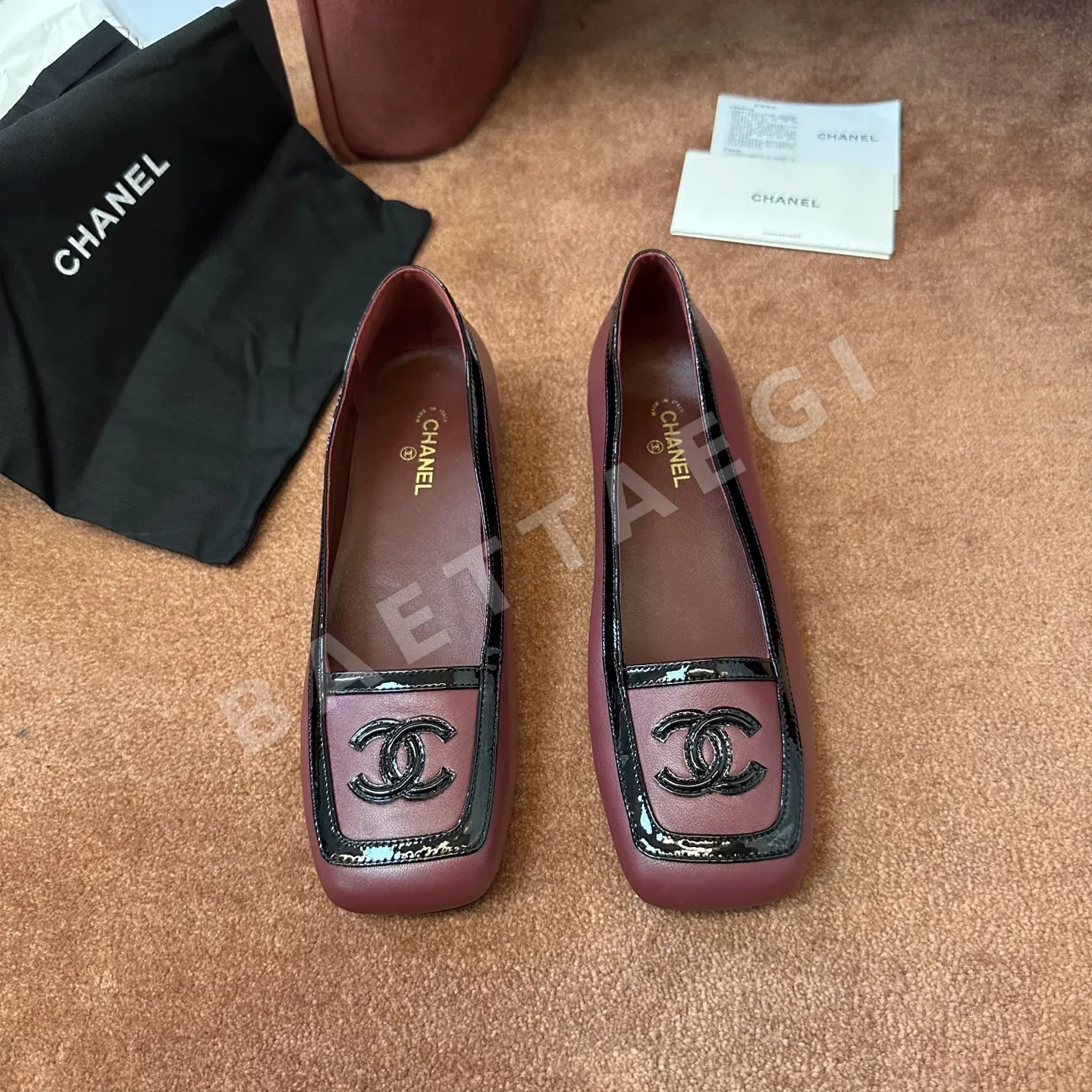 샤넬 CC 로고 페이턴트 트림 버건디 로퍼 플랫 슈즈 상세 이미지 3