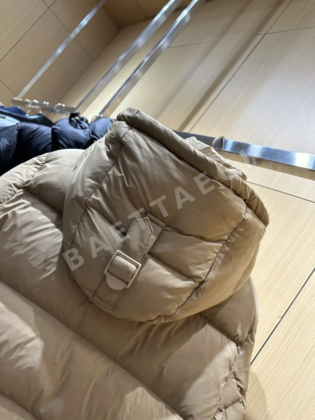 버버리 가죽 라벨 나일론 남성 패딩 상세 이미지 21