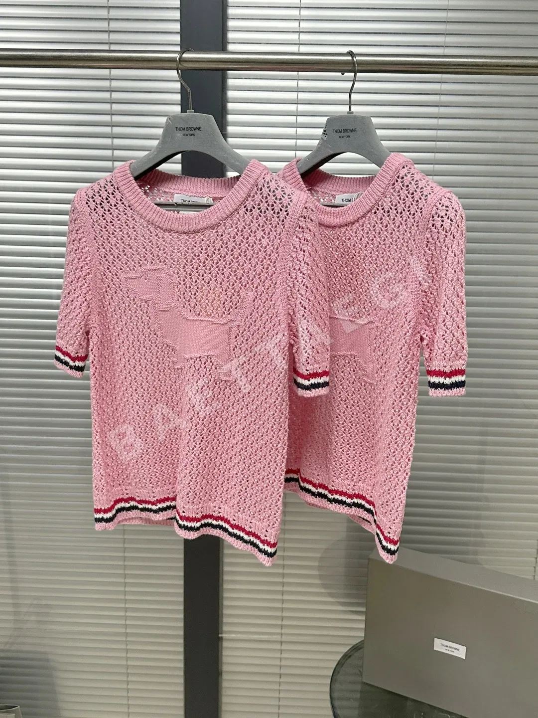 톰브라운 메시 시스루 크루넥 반팔 티셔츠 상세 이미지 4