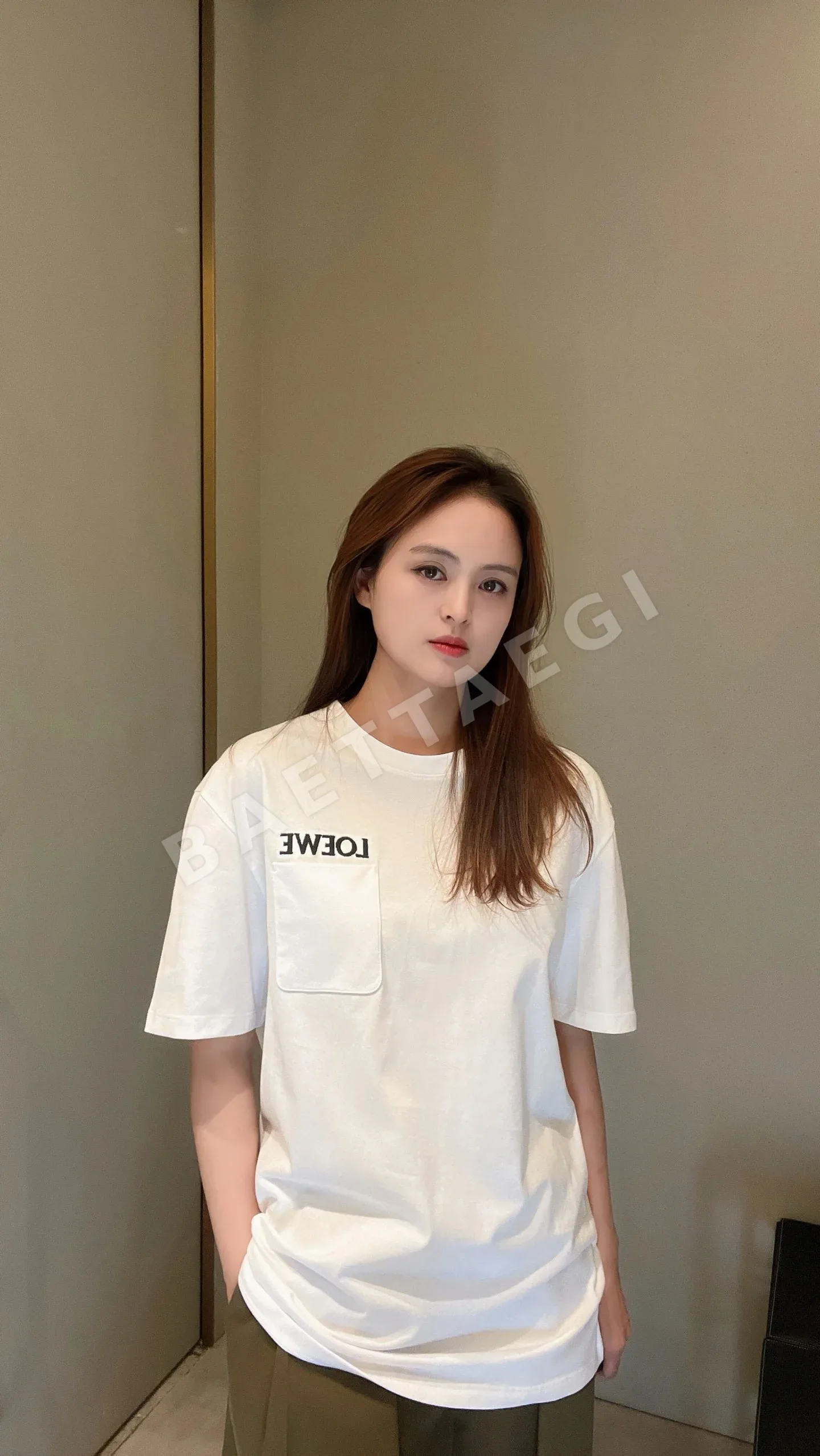 로에베 레터 자수 포켓 크루넥 반팔 티셔츠 상세 이미지 2