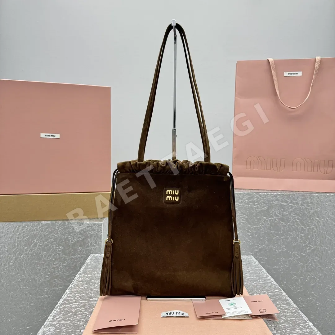 미우미우 태슬 스웨이드 복주머니 토트백 상세 이미지 1