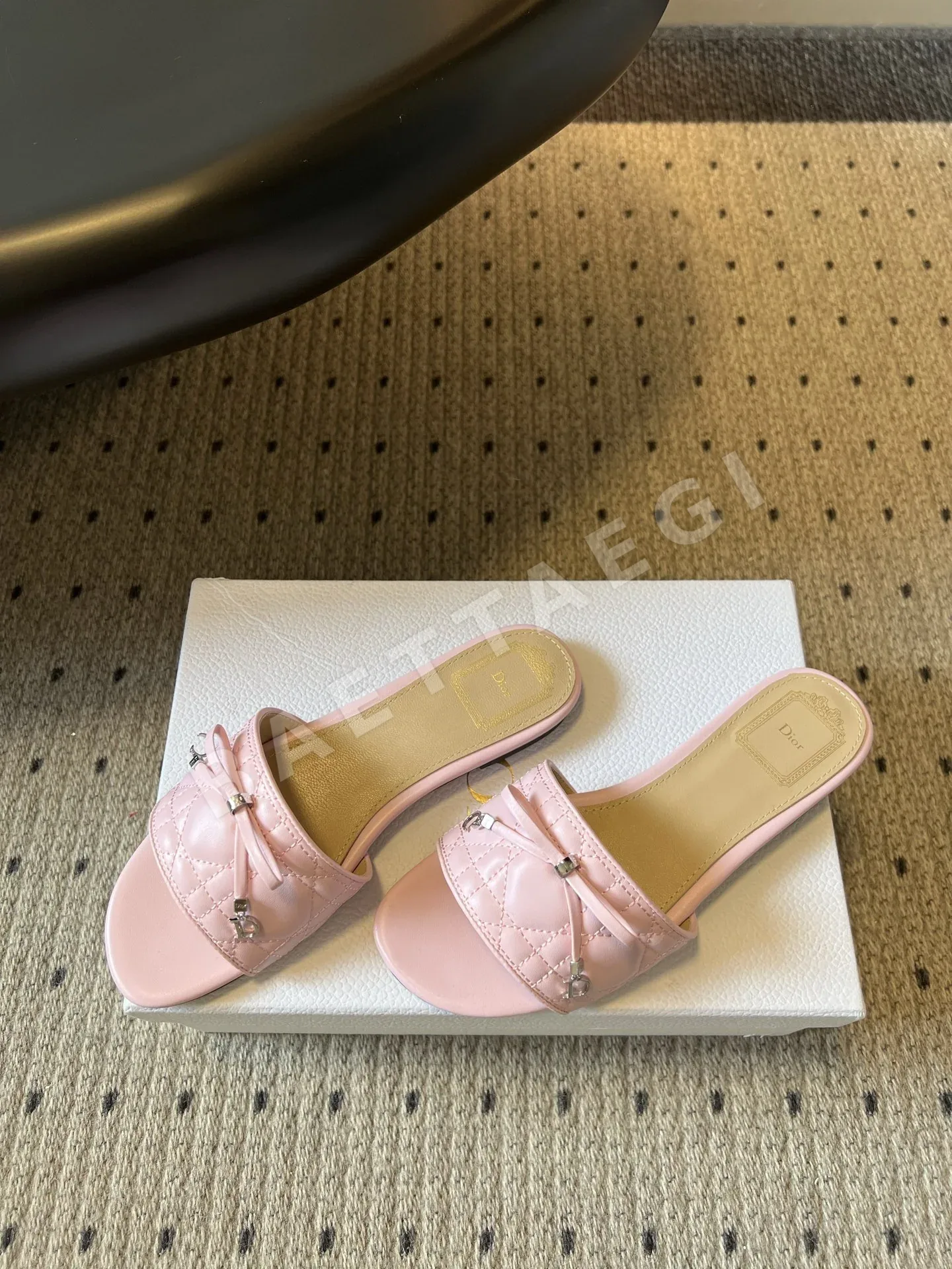디올 카나쥬 보우 샌달 상세 이미지 2