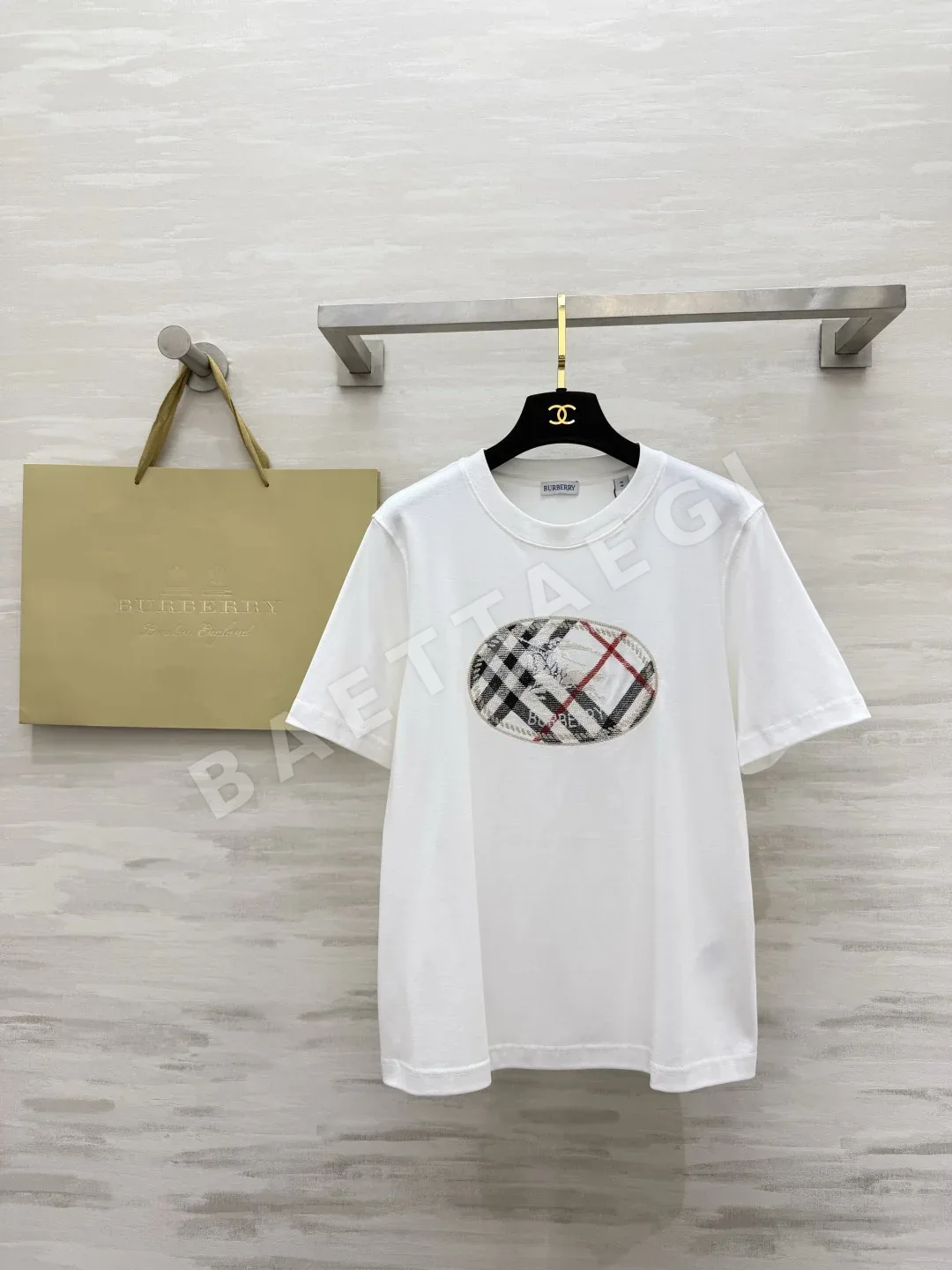버버리 체크 자수 여성 반팔 티셔츠 103157