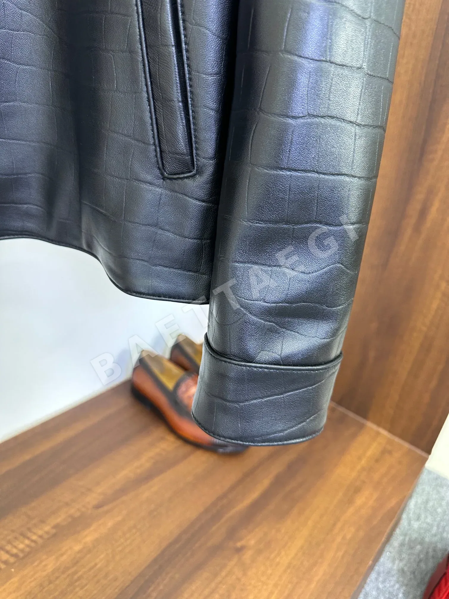 로로피아나 크로커다일 엠보싱 램스킨 후드 자켓 상세 이미지 7