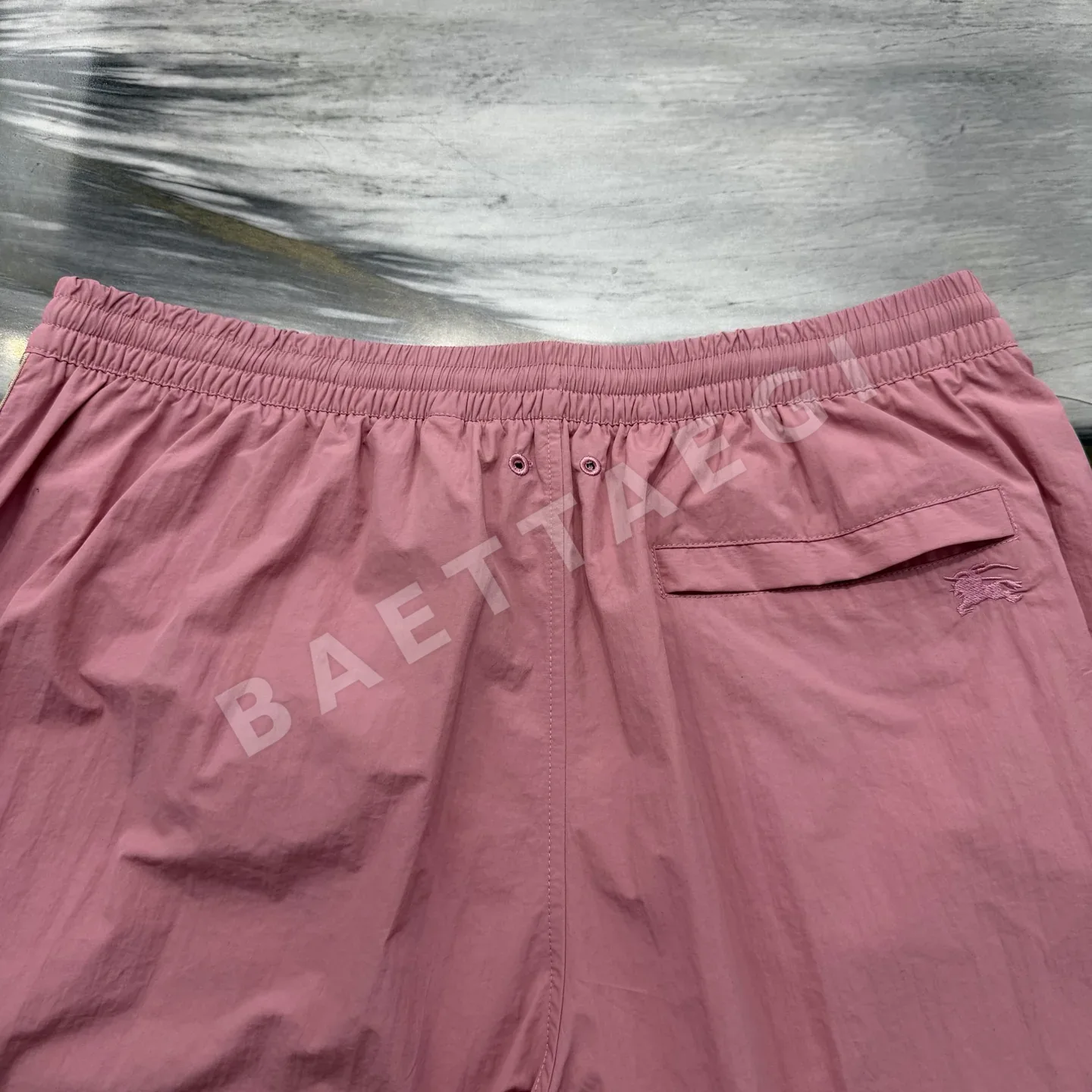 버버리 체크 자수 드로스트링 남성 반바지 상세 이미지 7