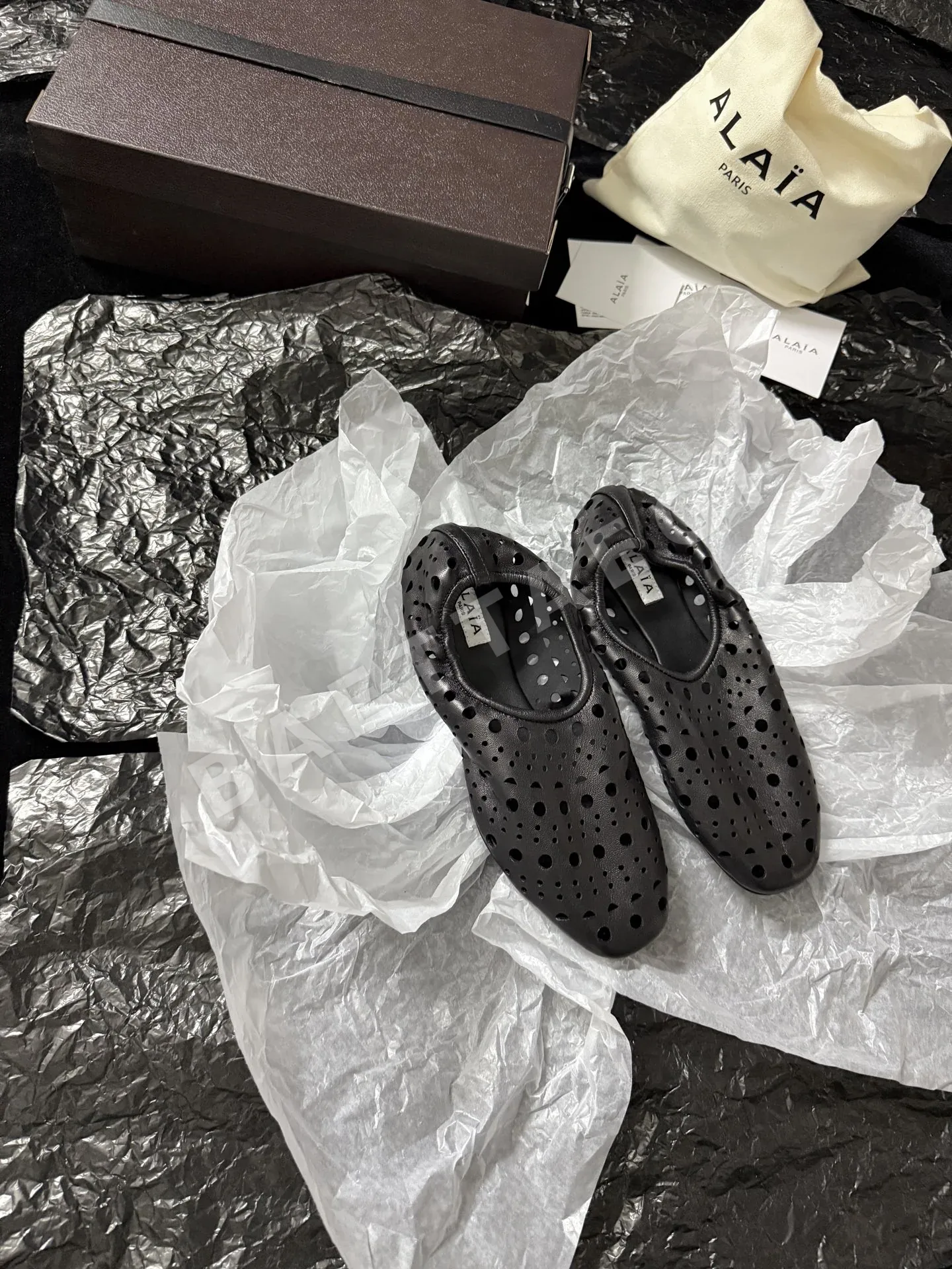 알라이아 펀칭 스웨이드 로퍼 95852