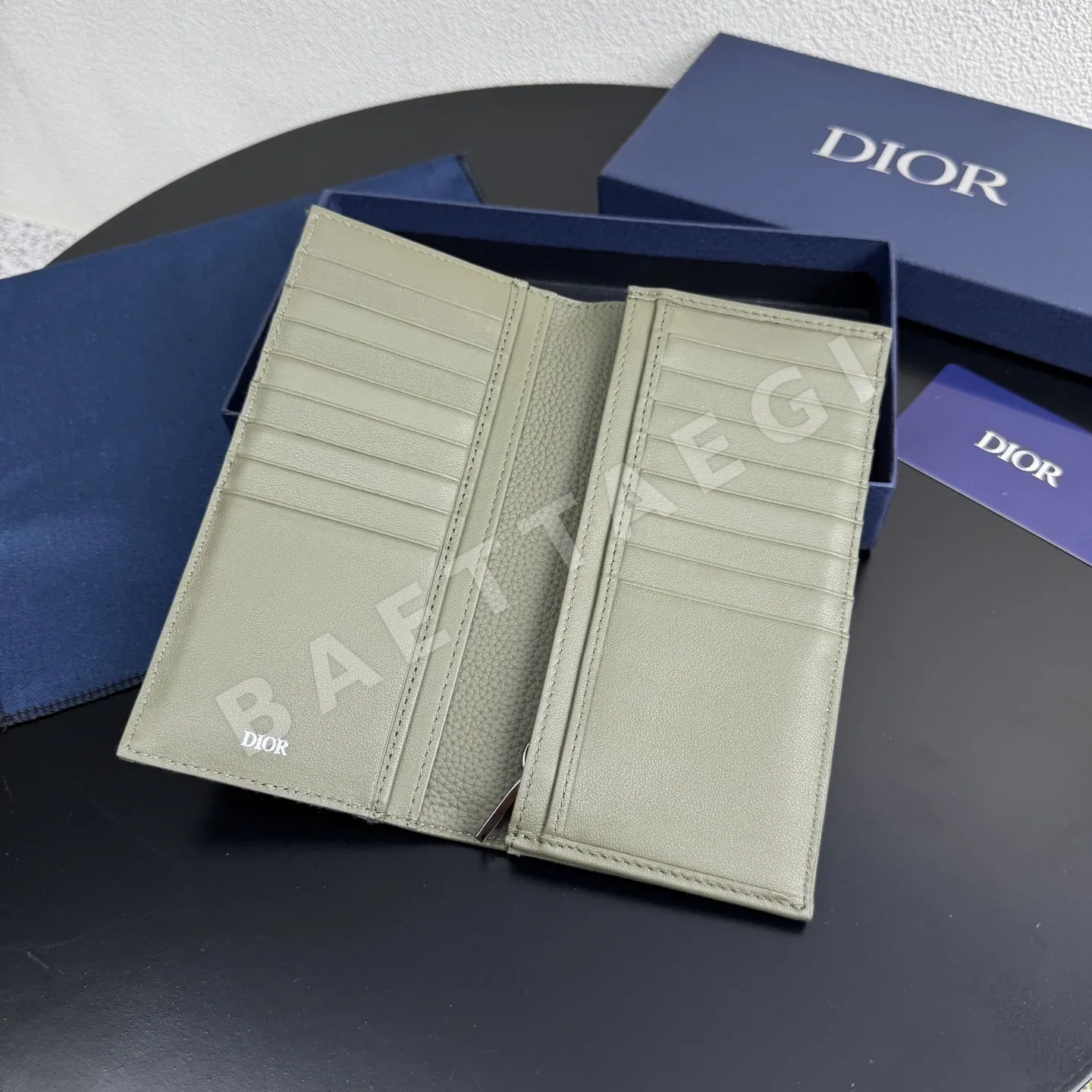디올 CD 로고 세로형 이중 접이식 소가죽 지갑 상세 이미지 7