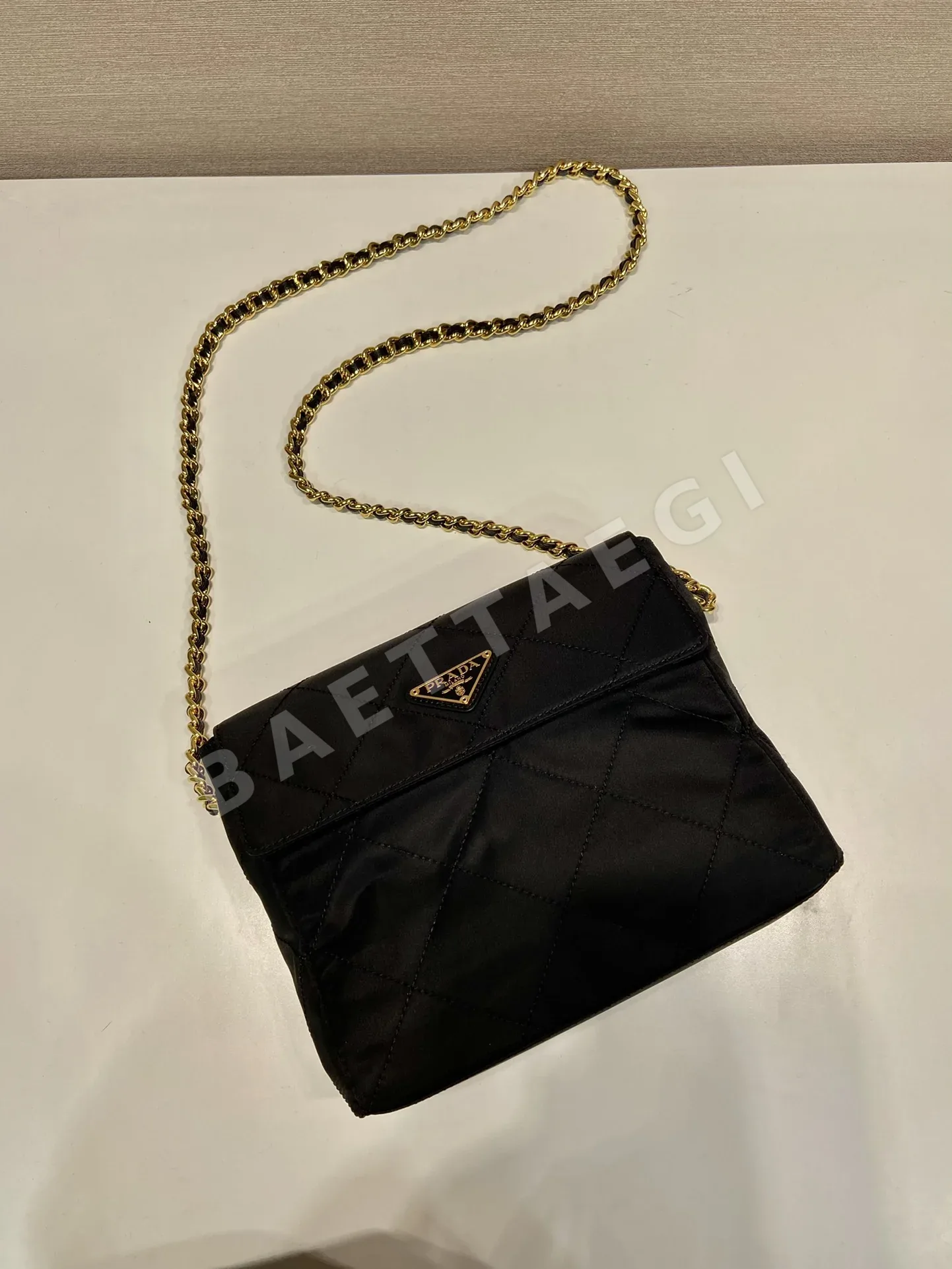 프라다 나일론 퀼팅 크로스 바디 가방 1BD633 상세 이미지 4