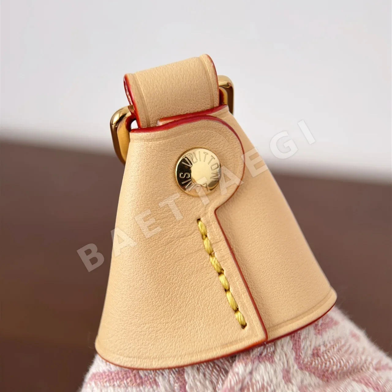 루이비통 포셰트 런치 박스 가방 핑크 엠보스 M2A382 상세 이미지 4