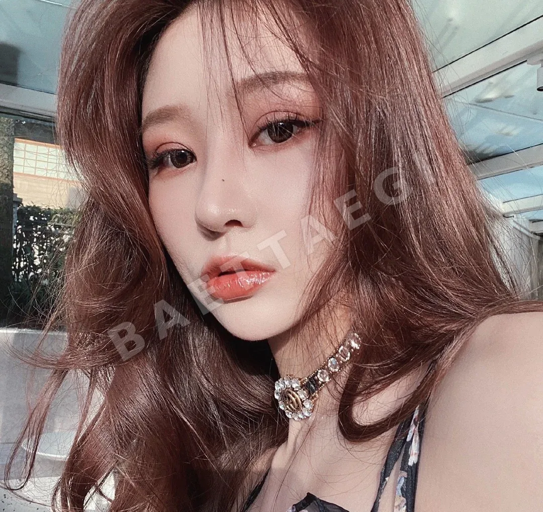 구찌 GG 레터 크리스탈 가죽 초커 목걸이 상세 이미지 5