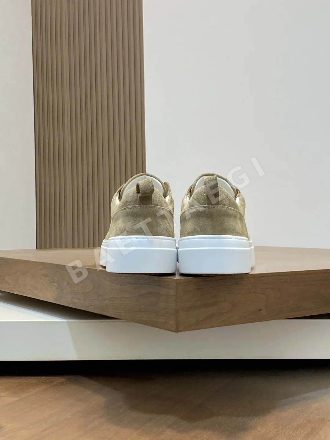 키톤 스웨이드 카프스킨 워시드 데님 로퍼 상세 이미지 8