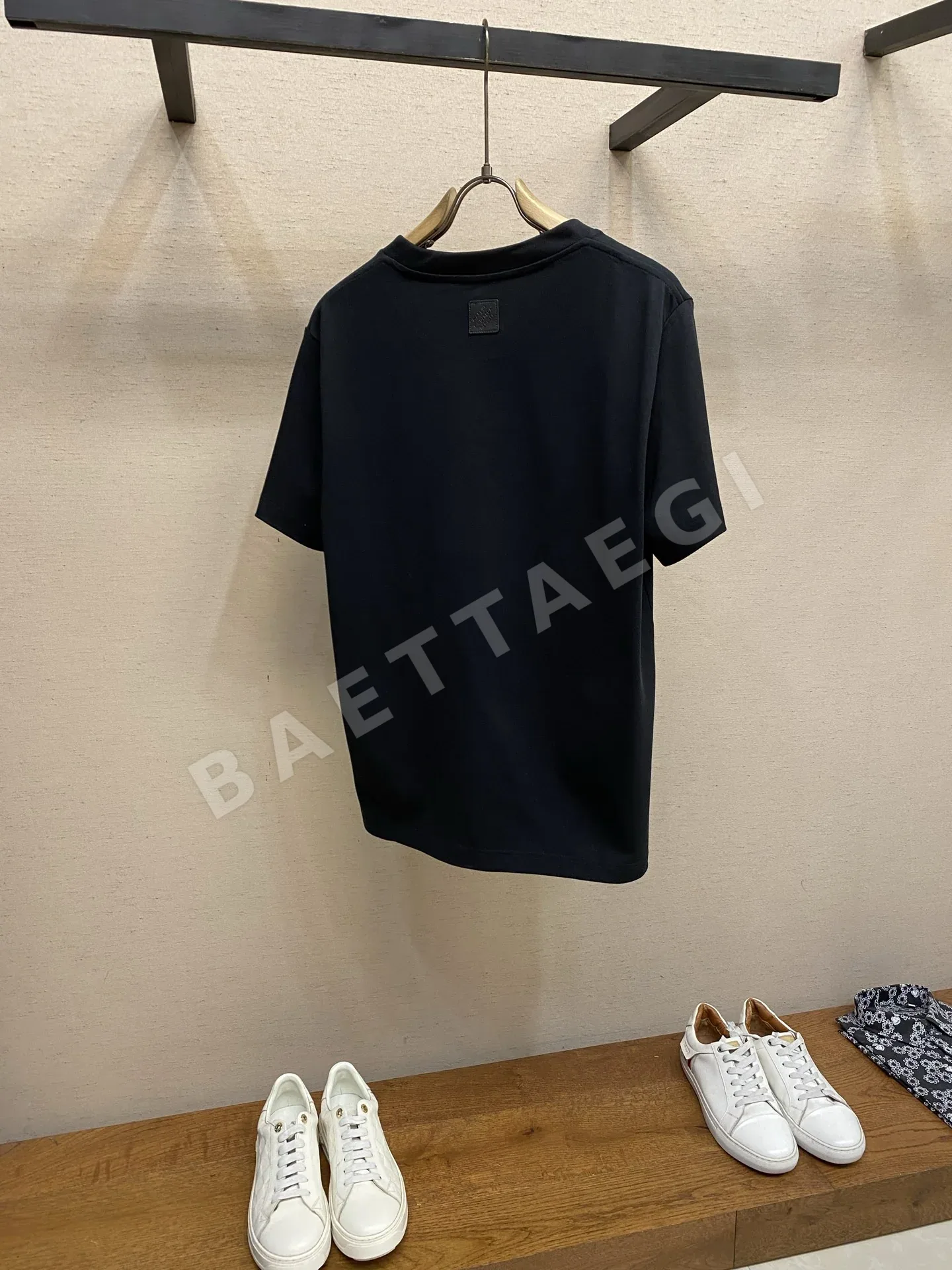 루이비통 클래식 LV 프린트 남성 반팔 티셔츠 상세 이미지 2