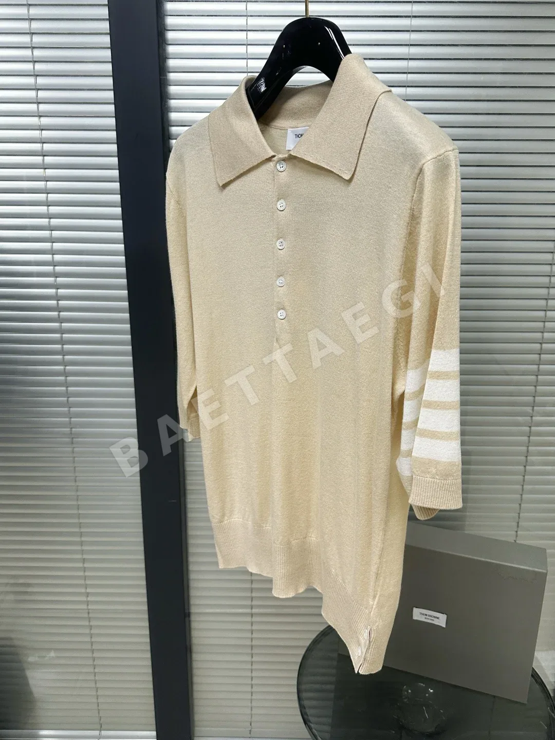 톰브라운 4바 스트라이프 울 반팔 폴로셔츠 상세 이미지 3