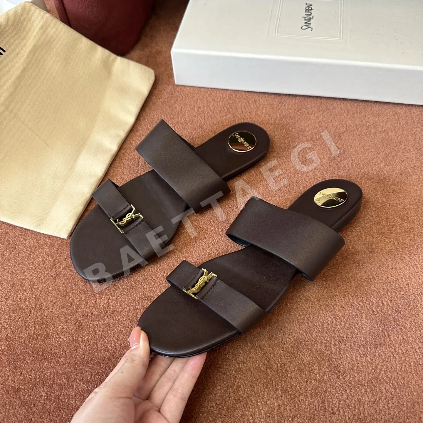 생로랑 뾰족 앞코 금속장식 하이힐 신발 상세 이미지 7