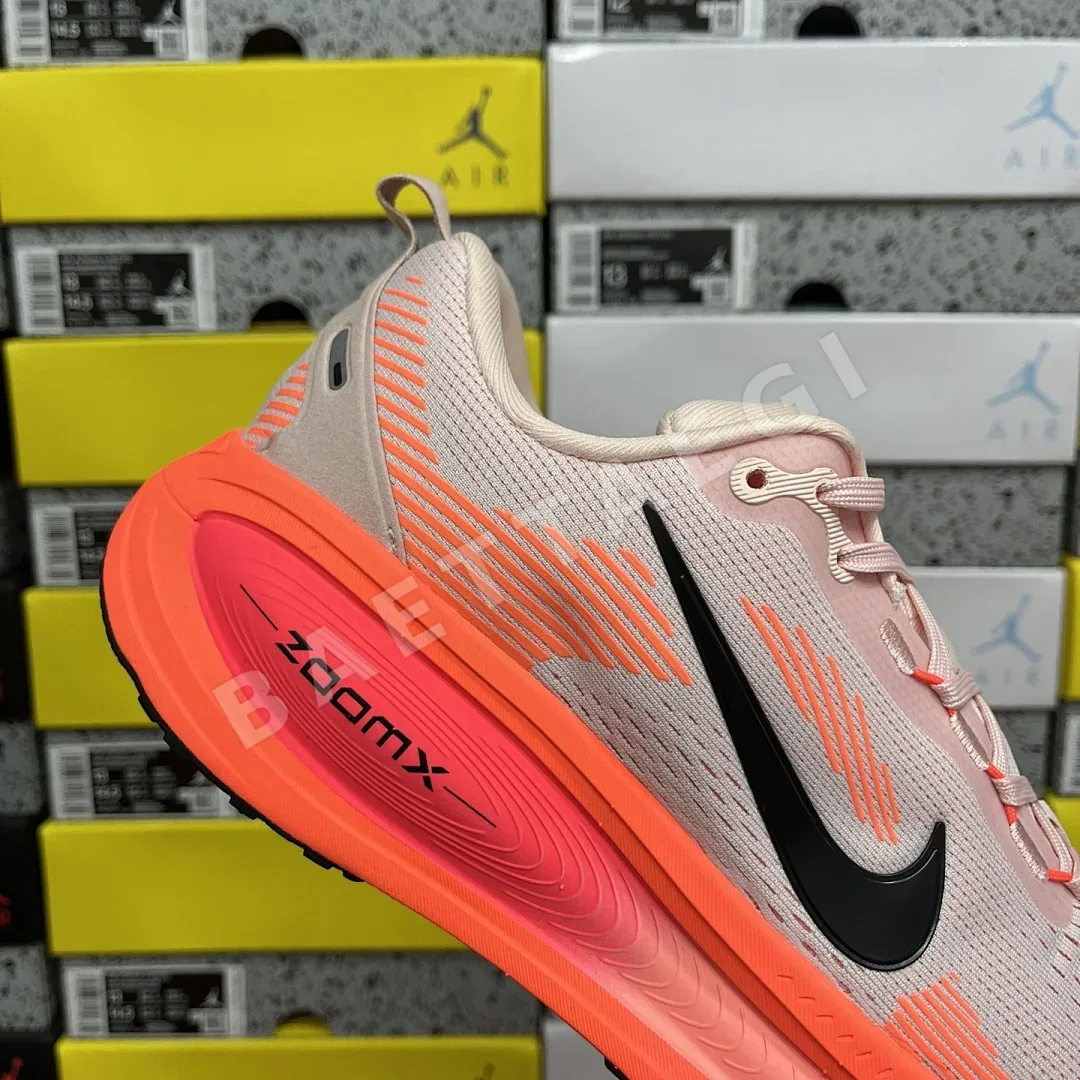 나이키 줌 보메로 18 HM6804-600 201098 Nike Zoom Vomero 18 상세 이미지 4