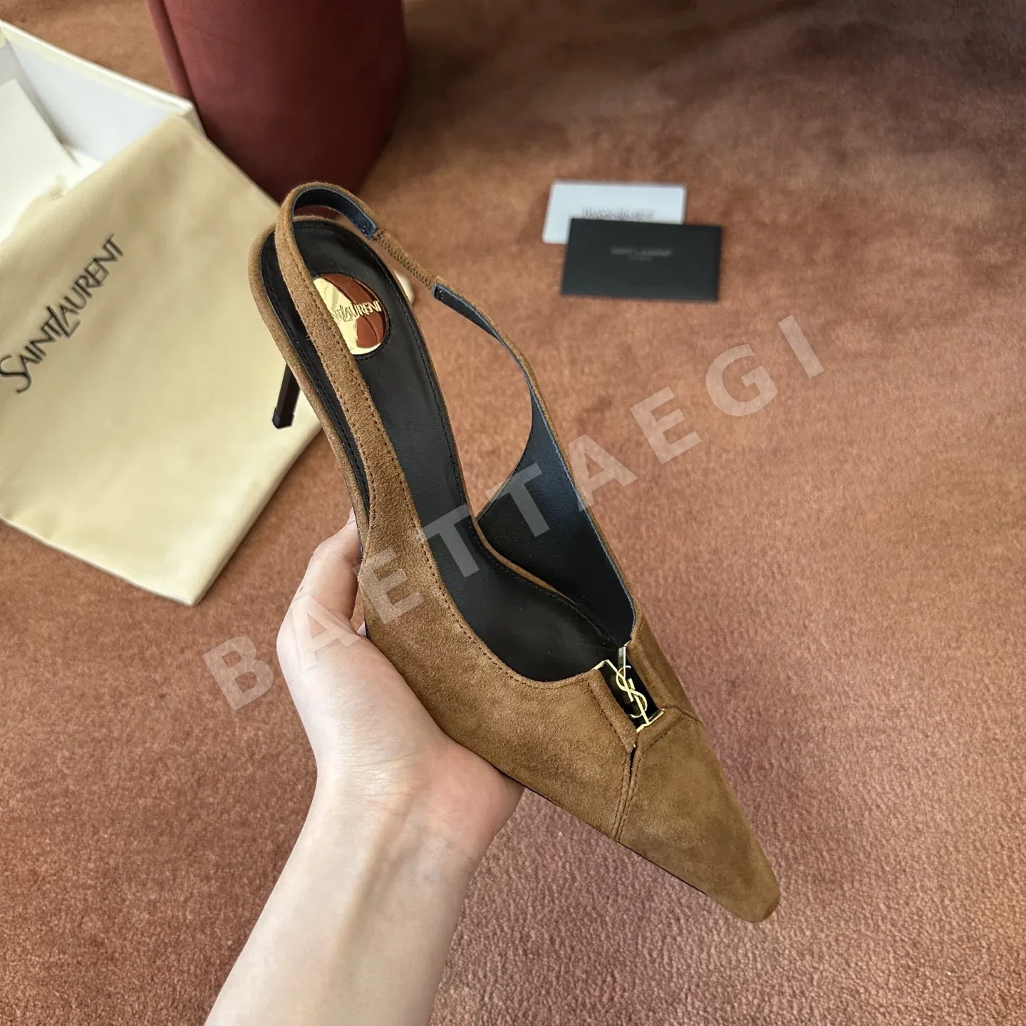 생로랑 금장 장식 뾰족 앞코 힐 상세 이미지 3