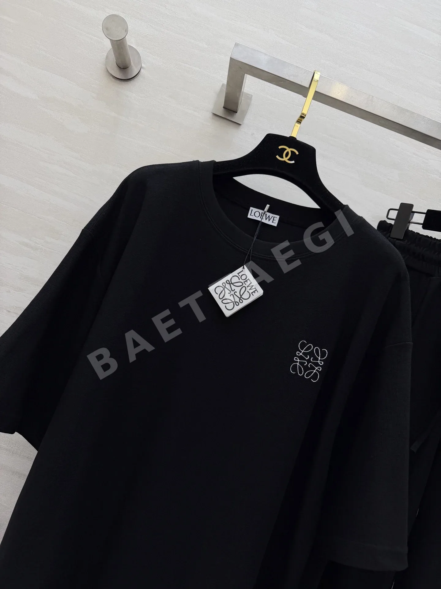 로에베 루즈핏 티셔츠 와이드 팬츠 세트 상세 이미지 3