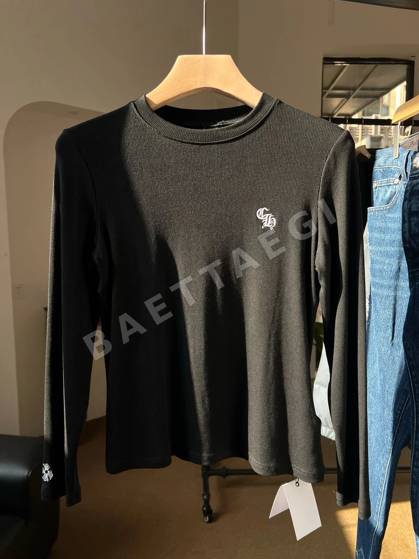 크롬하츠 산스크리트 자수 여성 긴팔 티셔츠 상세 이미지 4