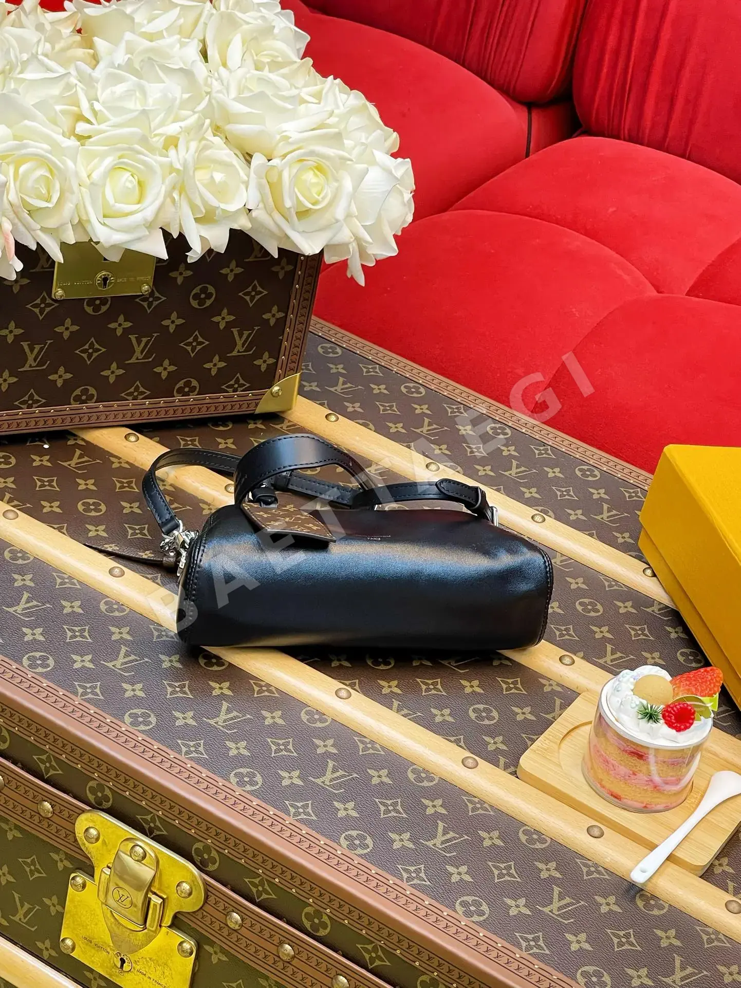 루이비통 Vibe 포쉐트 비브 램스킨 핸드백 M14544 상세 이미지 6