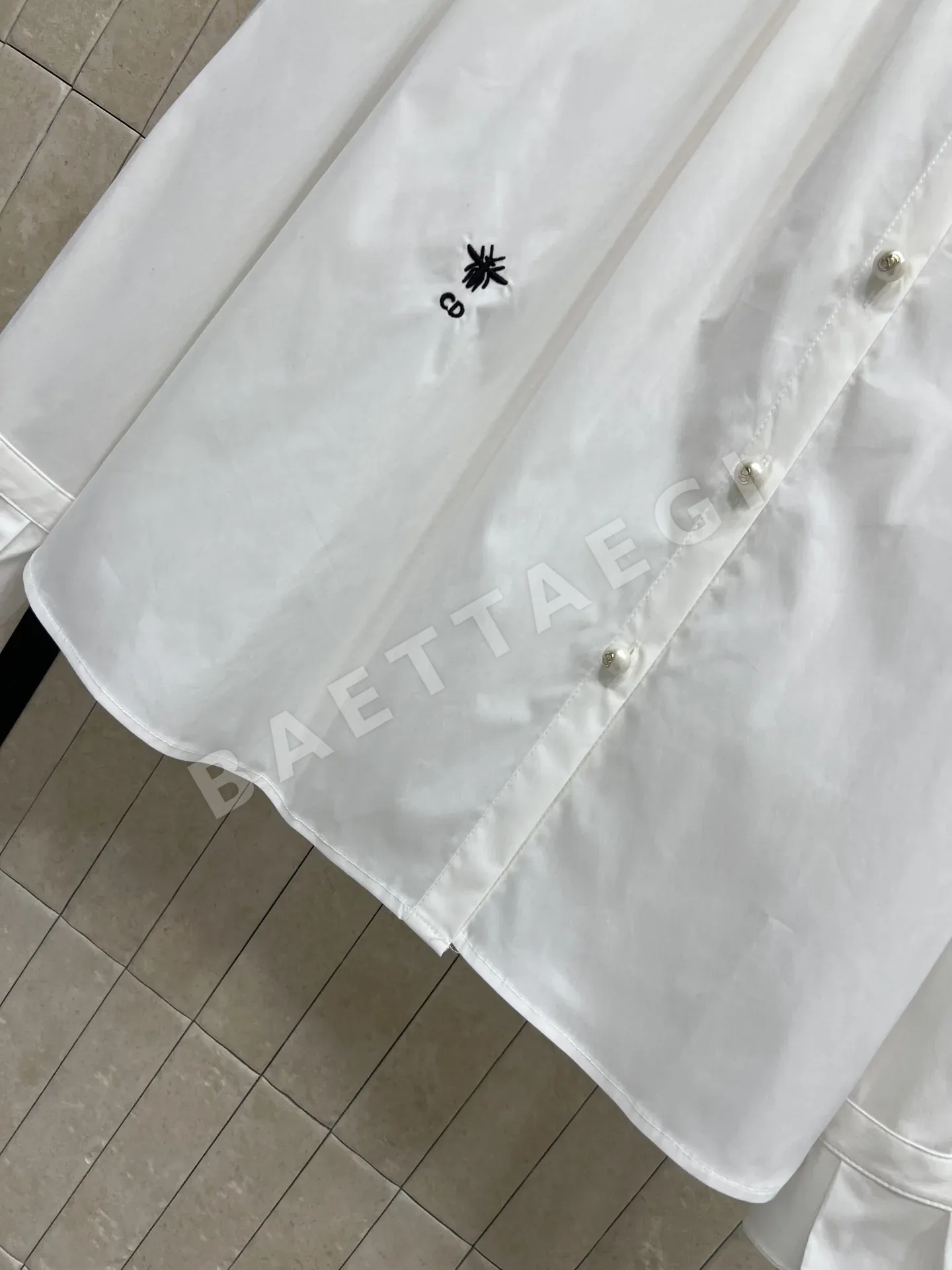 디올 스탠드 카라 진주 단추 긴팔 셔츠 상세 이미지 4