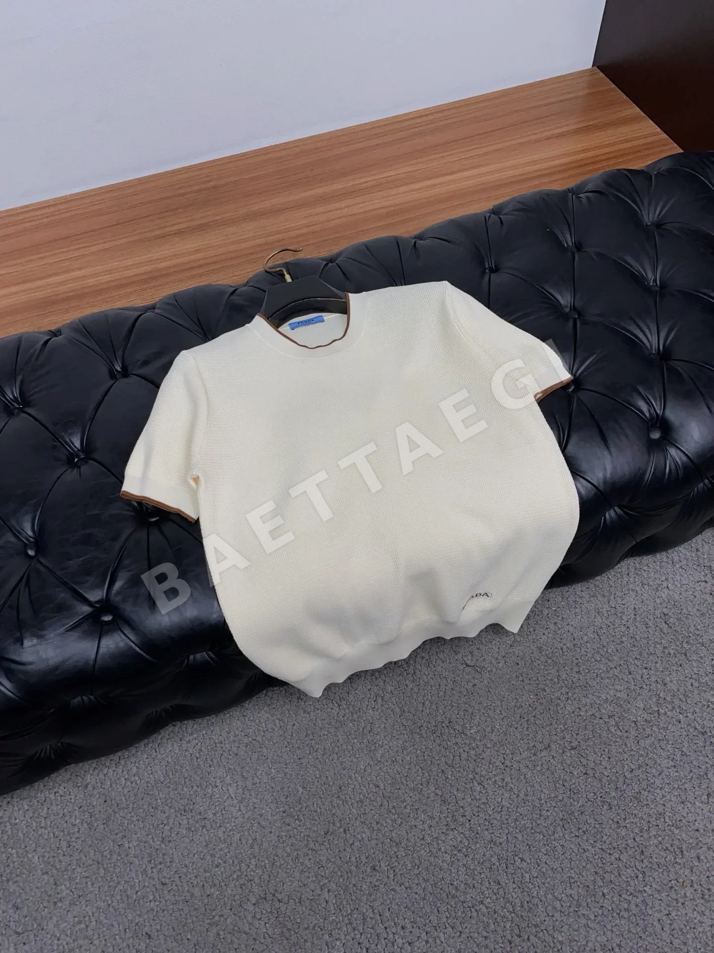 프라다 남성 심플 크루넥 반팔 티셔츠 상세 이미지 7